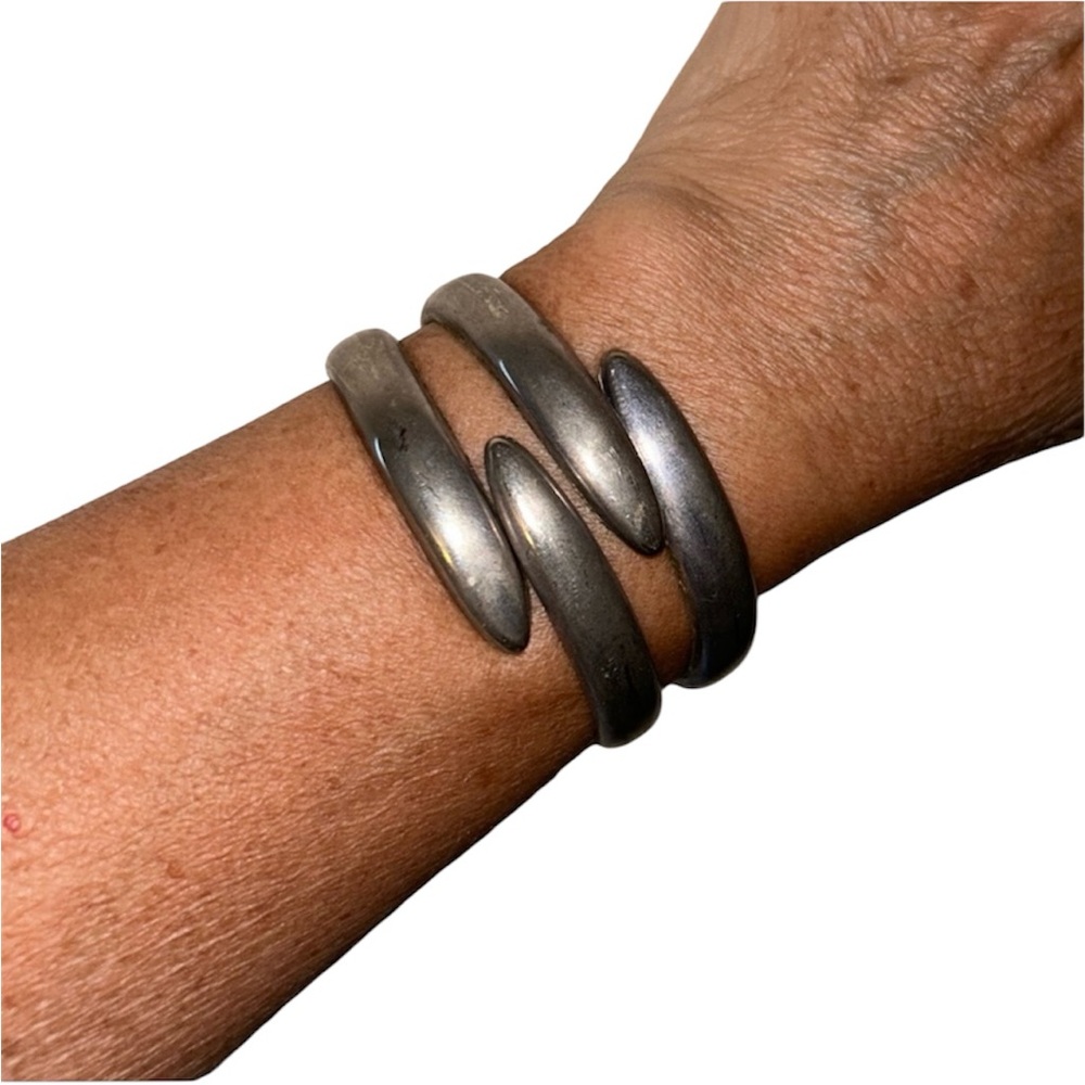 Claw-Style Silver Plated Cuff Art Deco Vintage Bracelet With Spring Closure